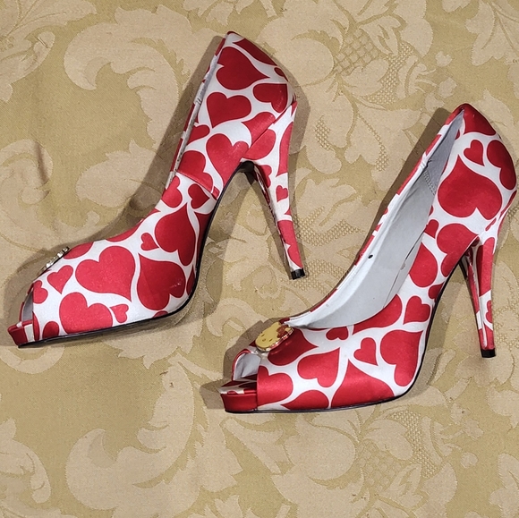 Hello Kitty Valentine Heart 4" Peeptoe Heels - Picture 3 of 5